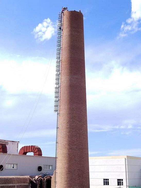 煙囪拆除公司的專業(yè)力量:精準(zhǔn)施工,守護(hù)每一份安全